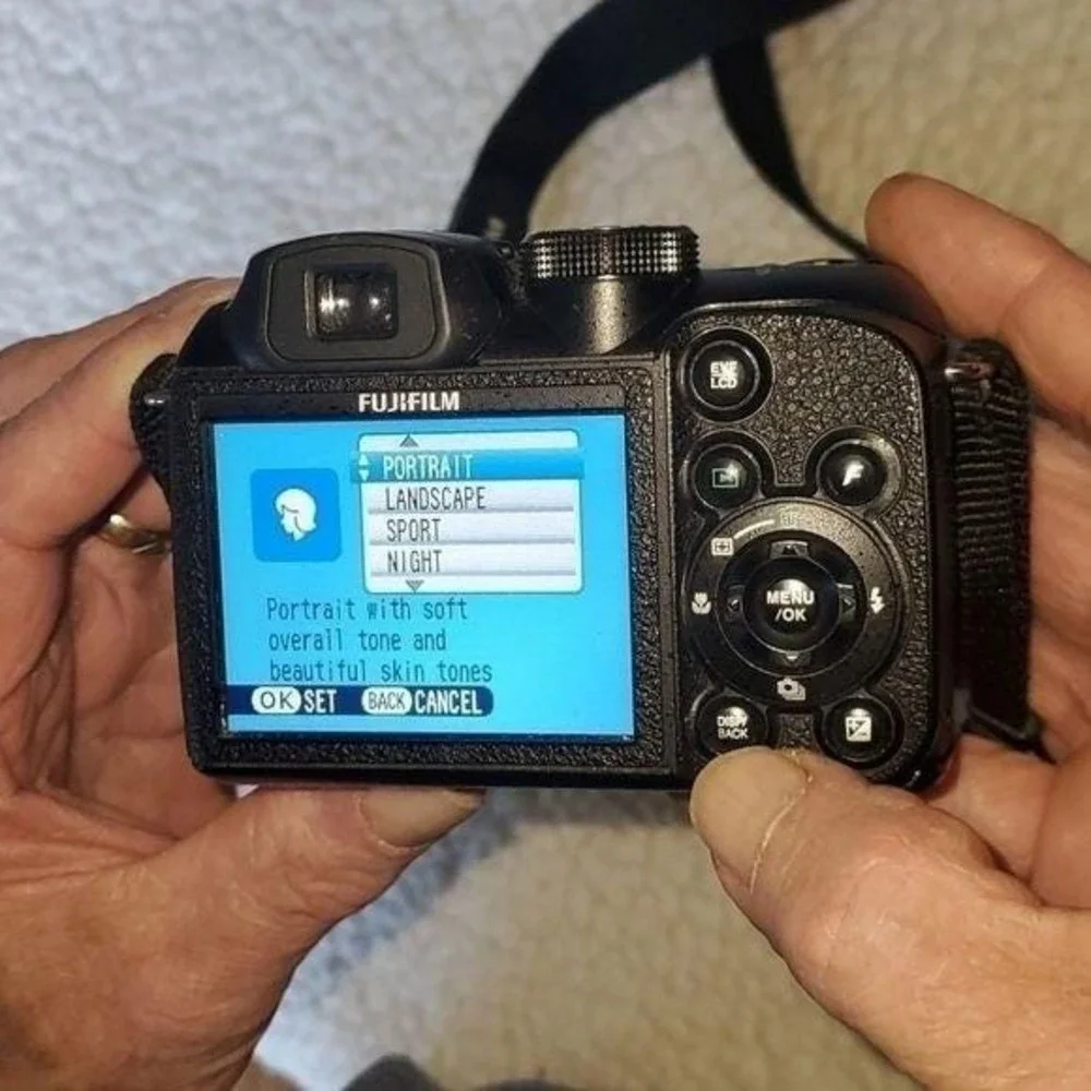 Fujifilm Finepix S1500 MP‎ 12X Image Camera, Strap & Lens Cover